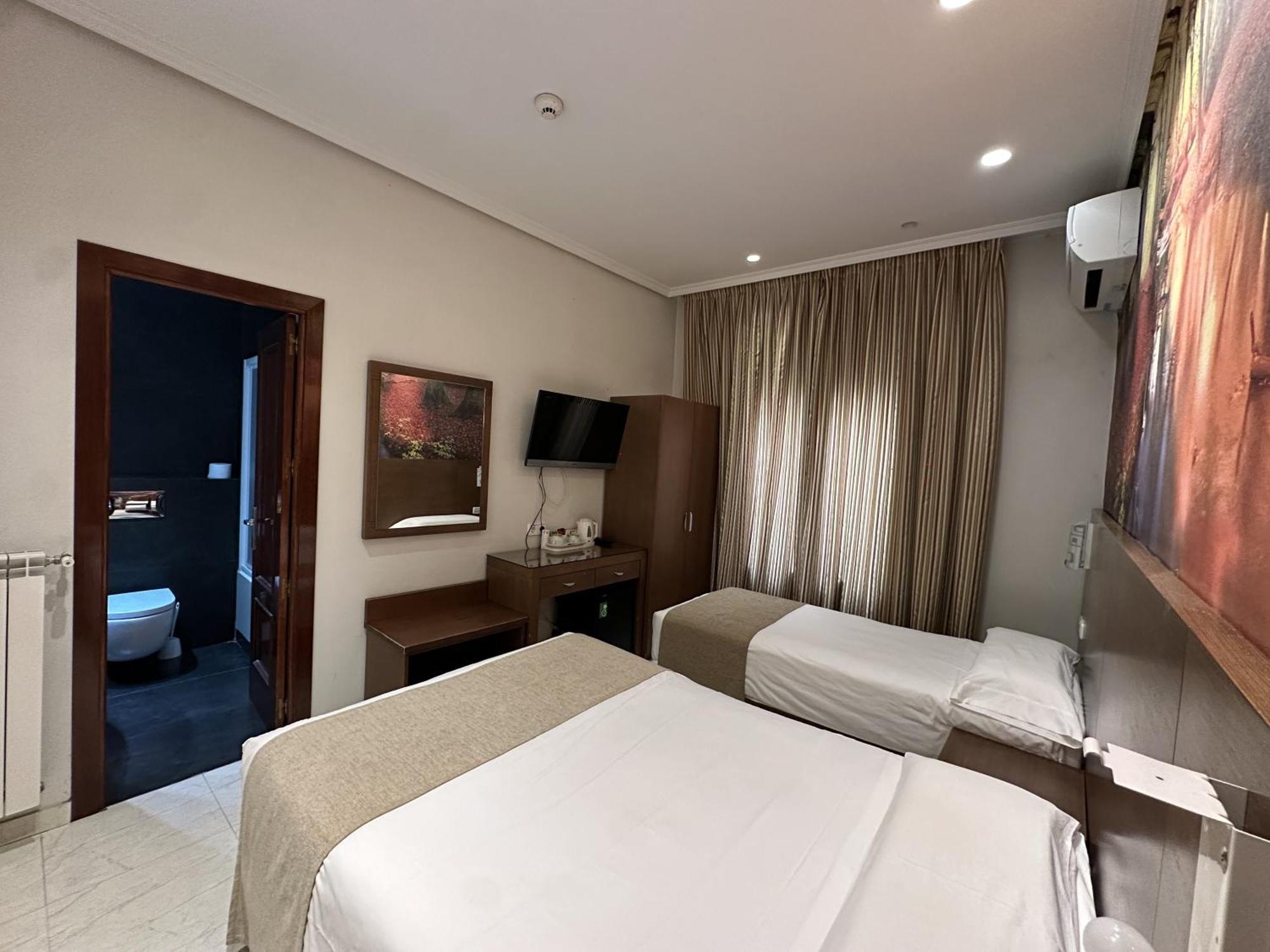 Hostal Atocha Almudena Martin Madrid Extérieur photo