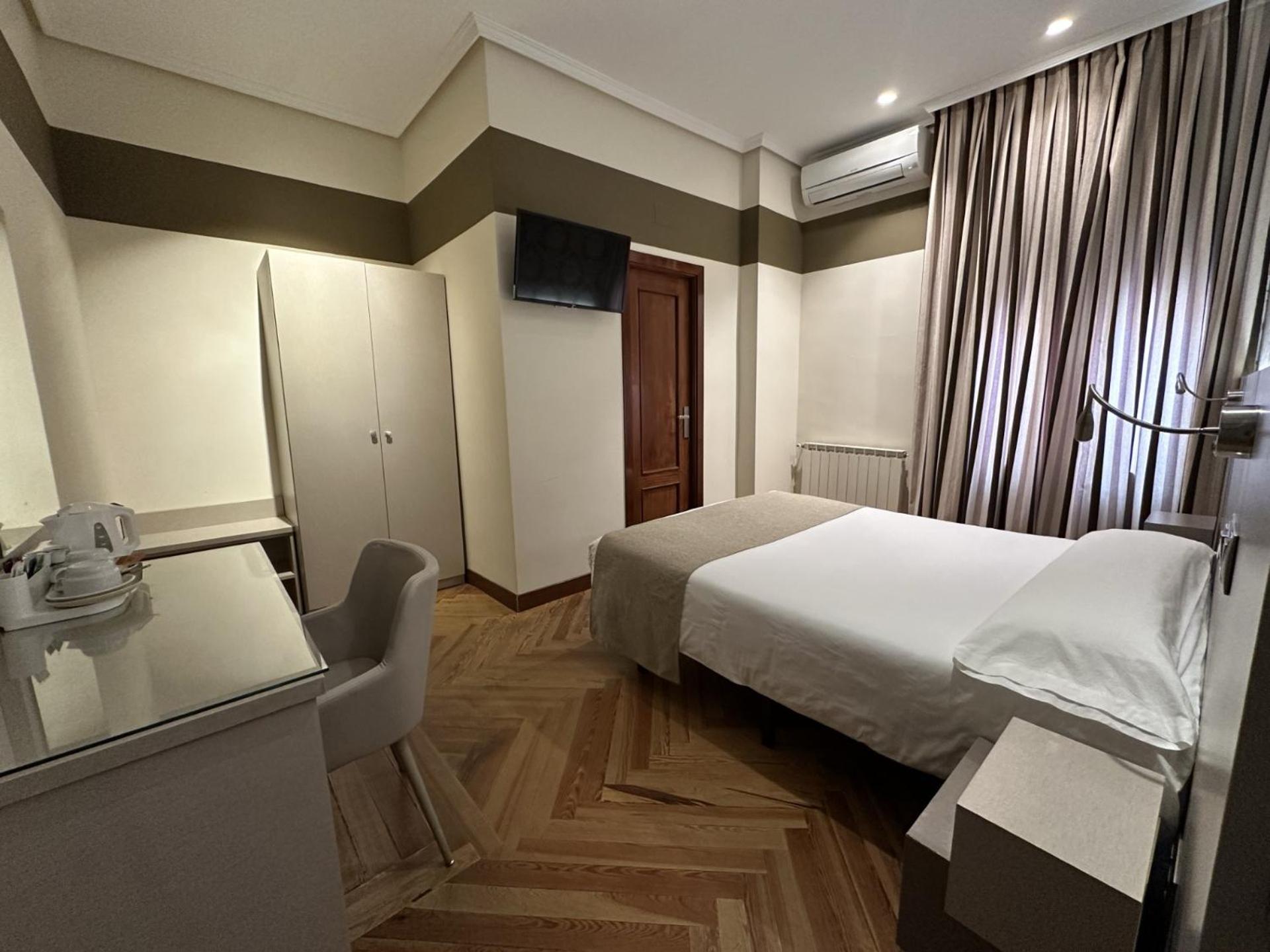 Hostal Atocha Almudena Martin Madrid Extérieur photo