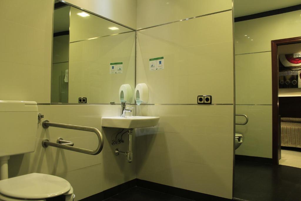 Hostal Atocha Almudena Martin Madrid Extérieur photo
