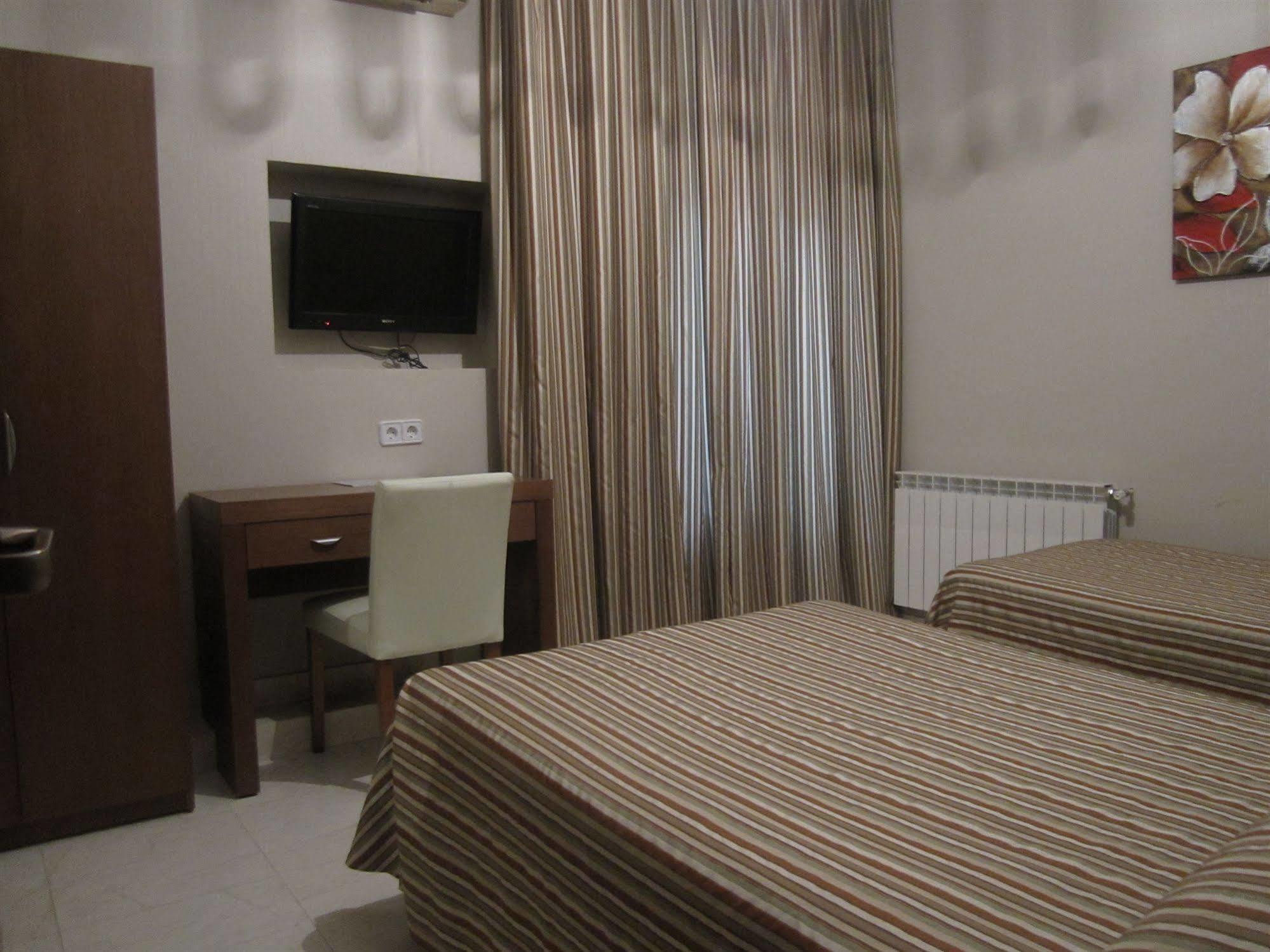 Hostal Atocha Almudena Martin Madrid Extérieur photo