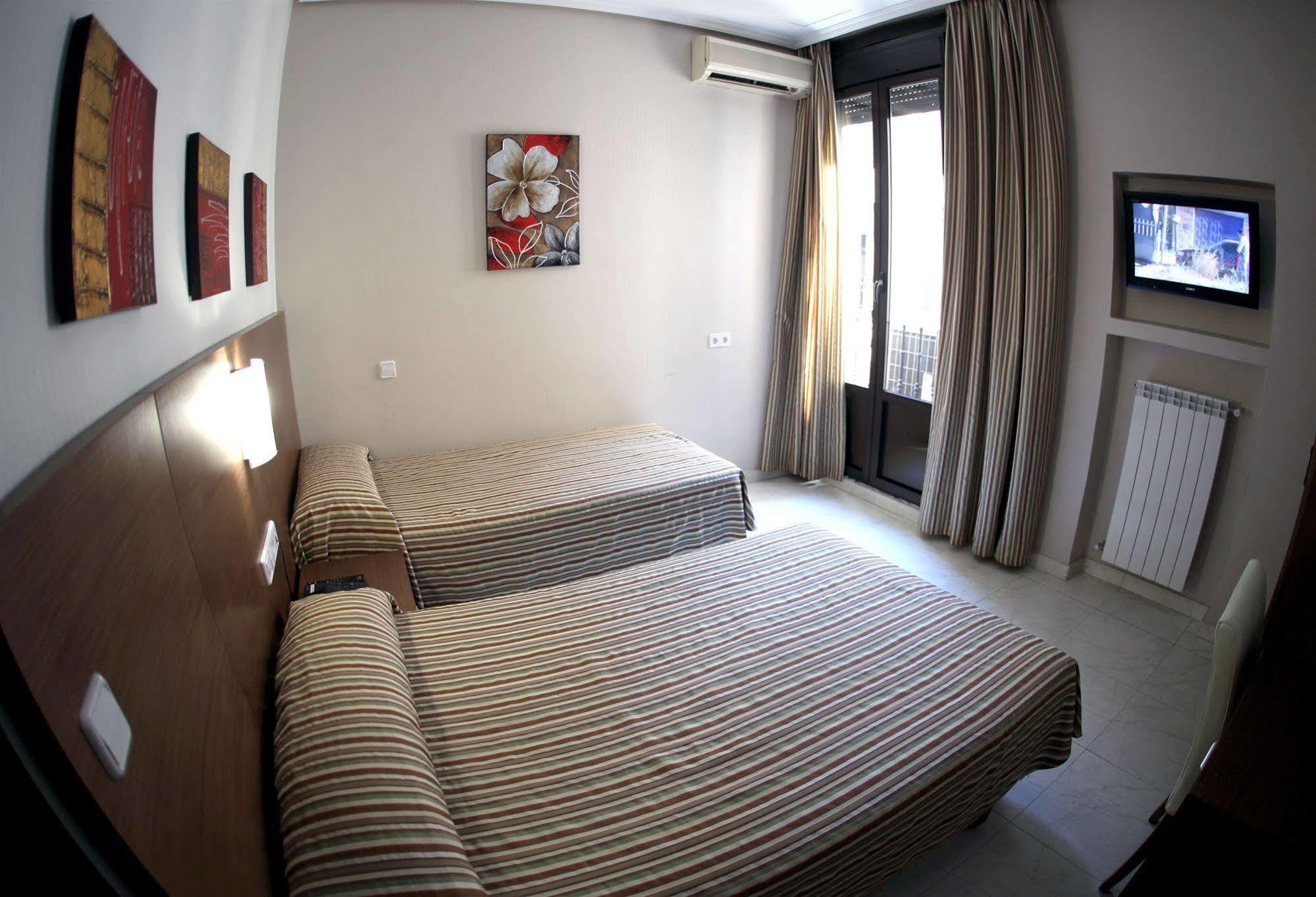 Hostal Atocha Almudena Martin Madrid Extérieur photo